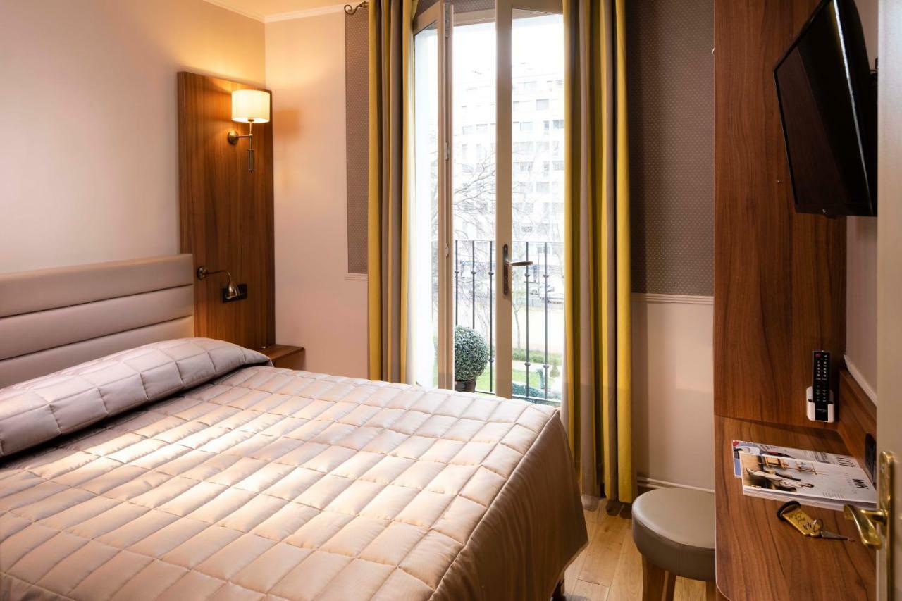 Hotel De La Tour Eiffel Paris Exterior photo