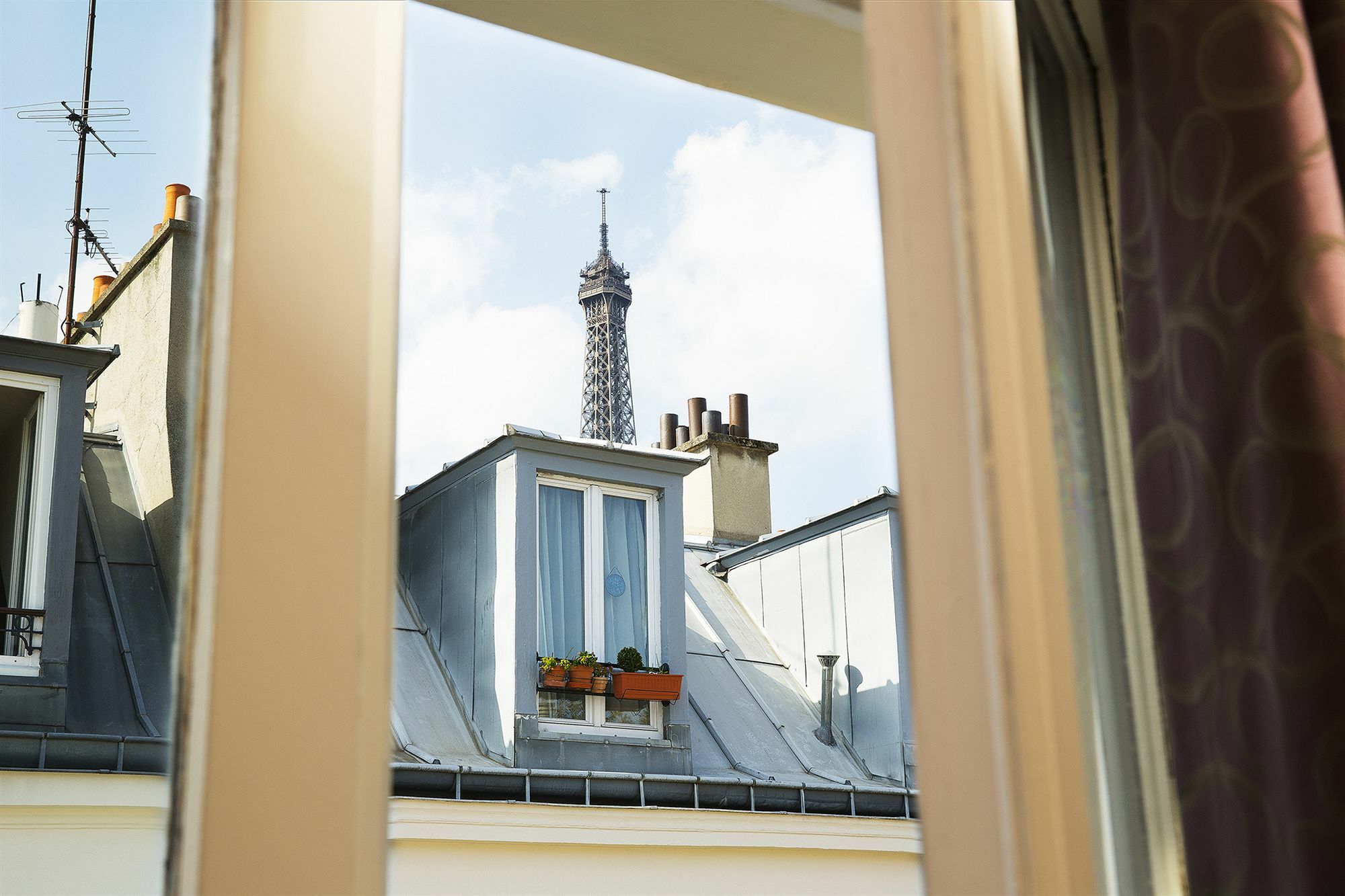 Hotel De La Tour Eiffel Paris Exterior photo